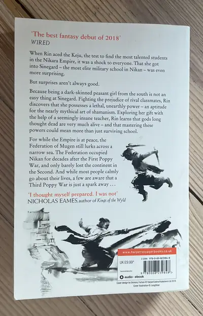 Bakside på The Poppy War, for å vise tilstanden